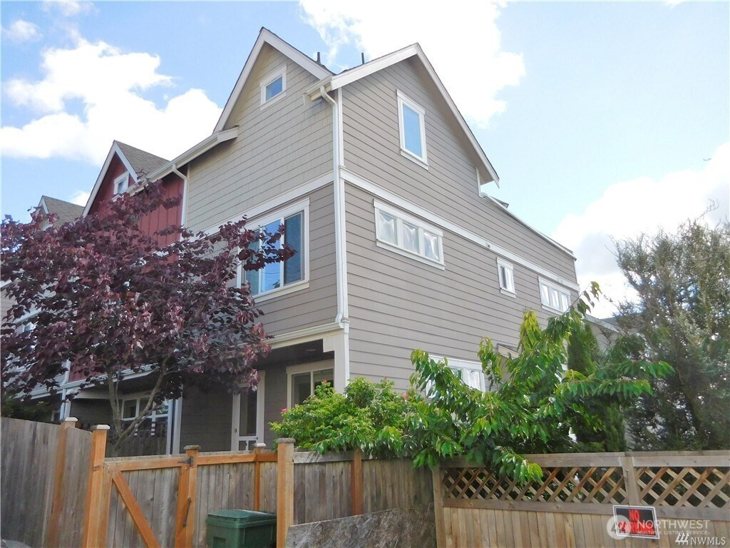 3615 Albion Place N, Seattle, WA 98103