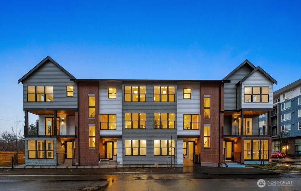 697 NW Locust ST (Homesite #8), Issaquah, WA 98027