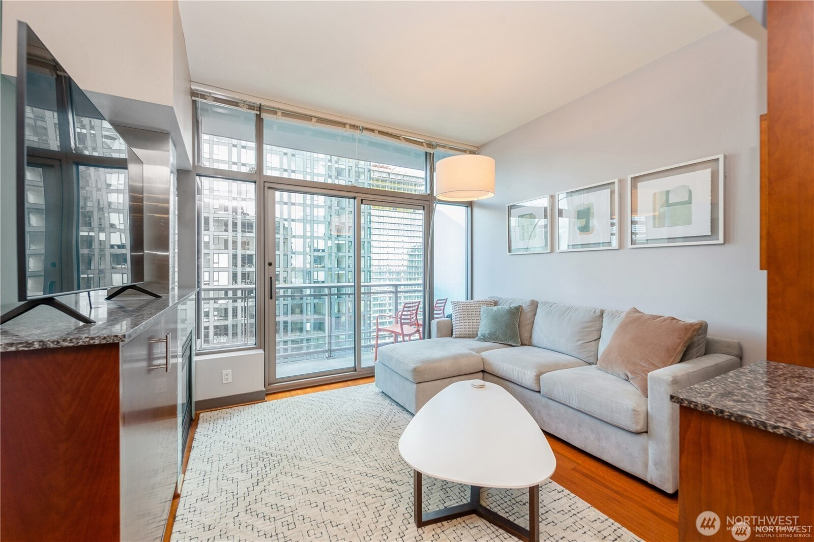 2033 2nd Avenue, Seattle, WA 98121