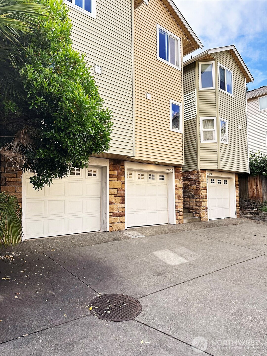 9307 Linden Avenue N, Seattle, WA 98103