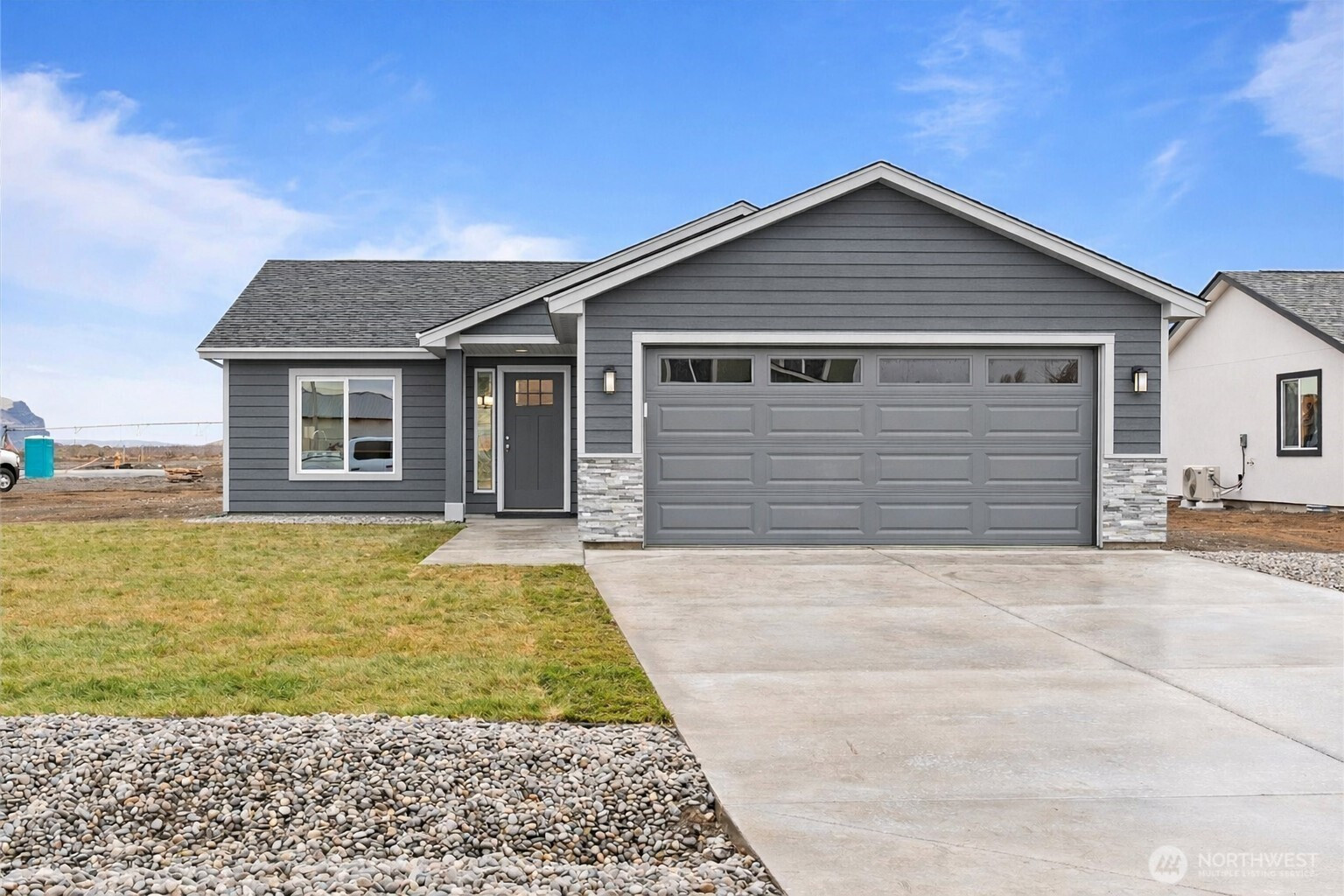922 La Vista Drive, Warden, WA 98857