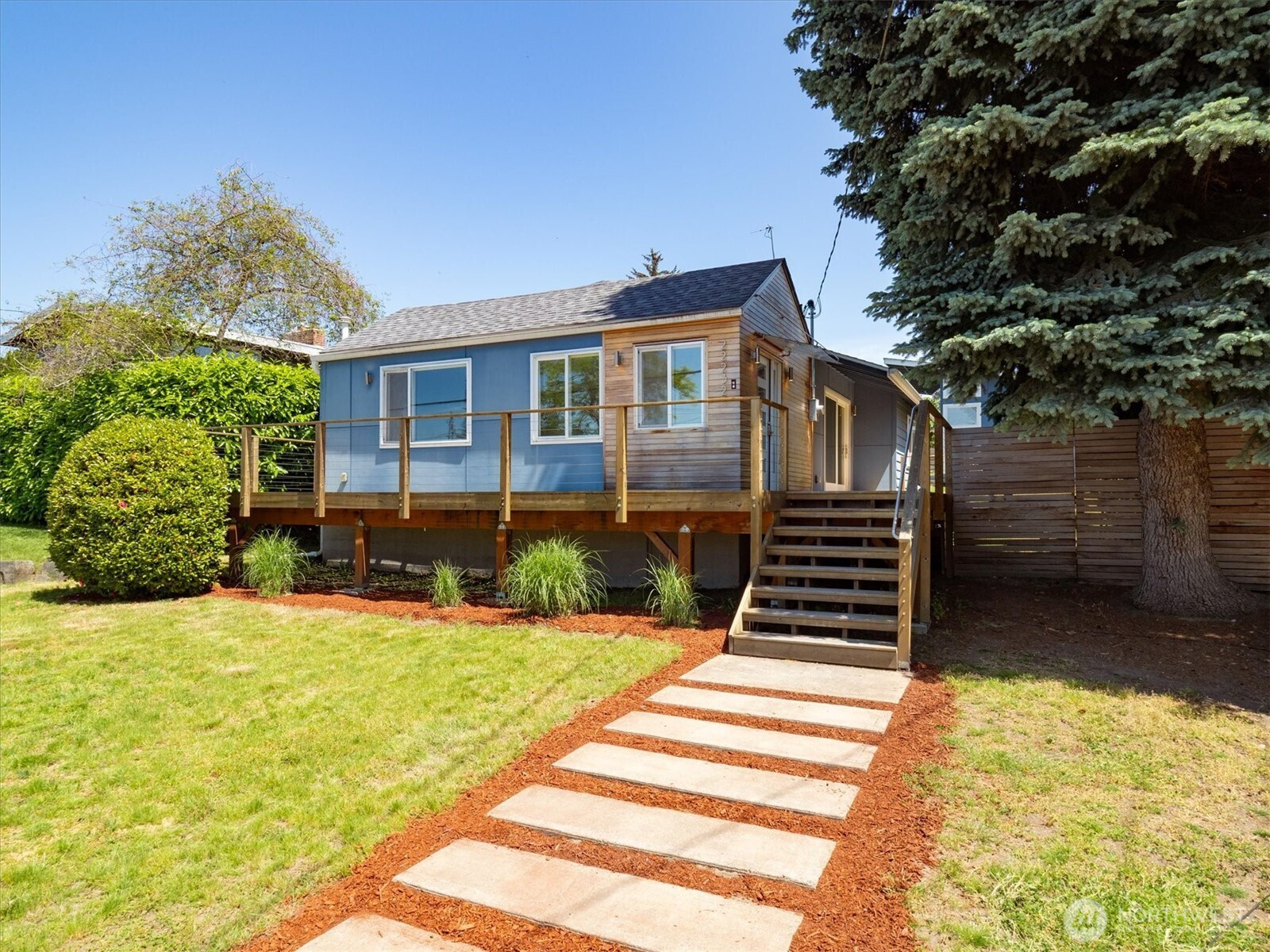 22232 10th Avenue S, Des Moines, WA 98198