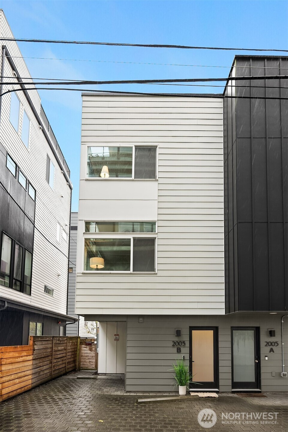 2005 Dexter Avenue N, Seattle, WA 98109