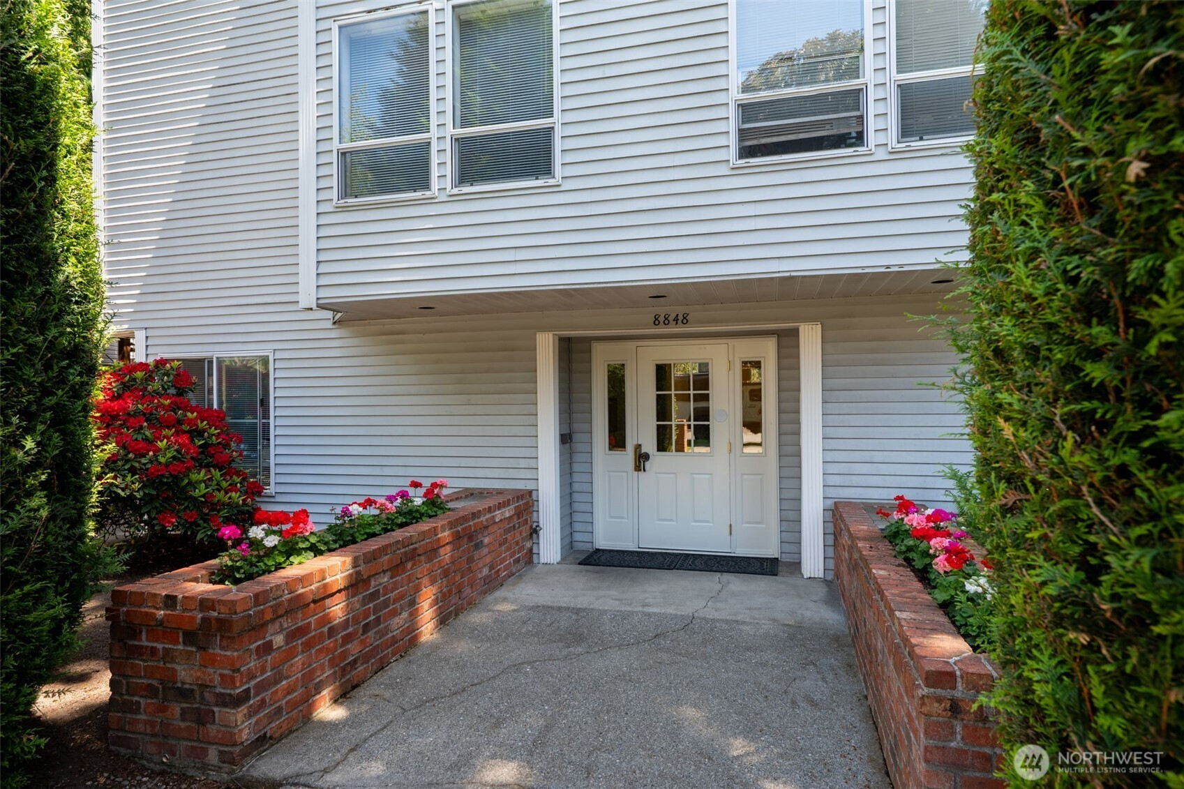 8848 Stone Avenue N, Seattle, WA 98103