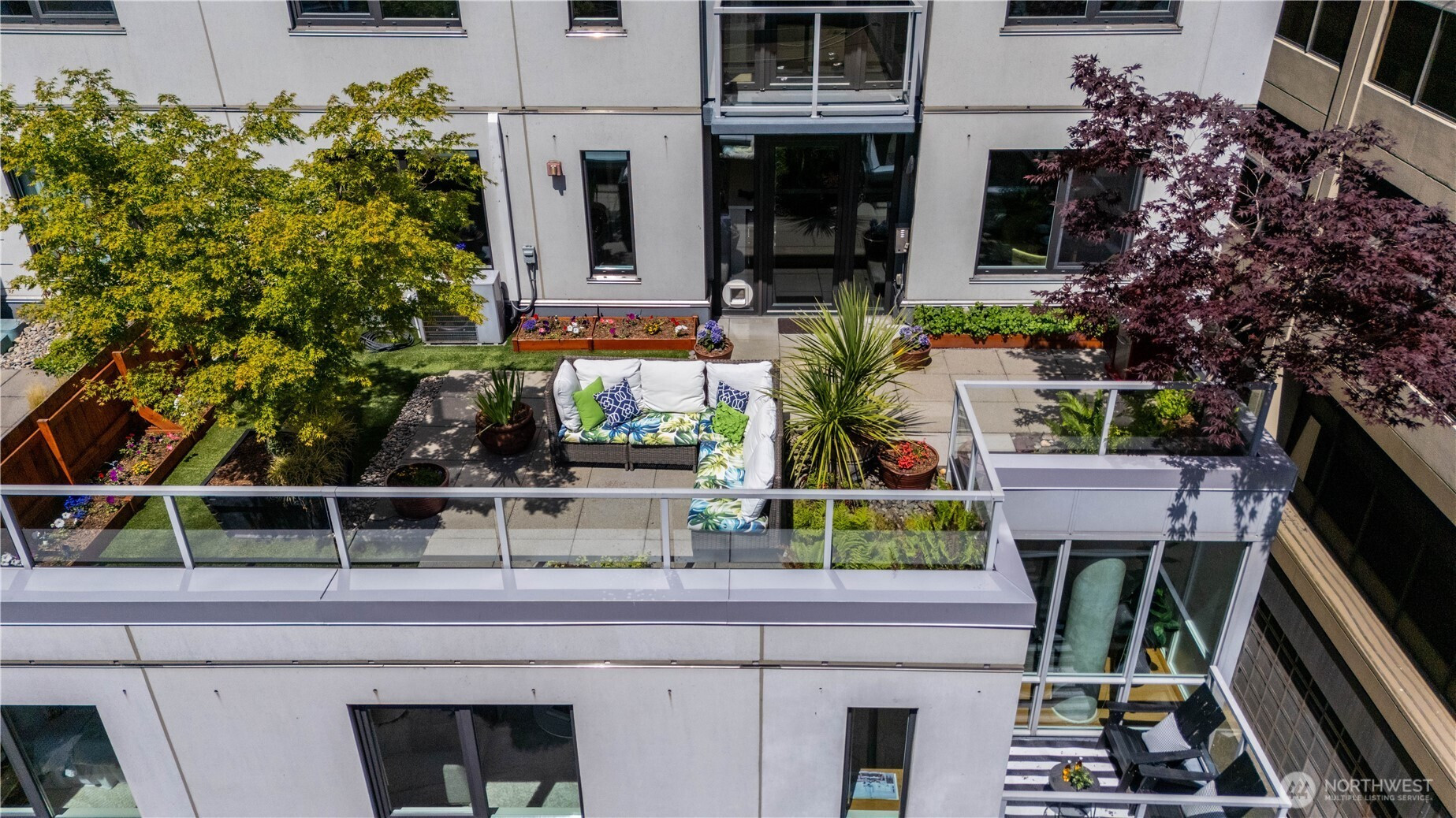 76 Cedar Street, Seattle, WA 98121