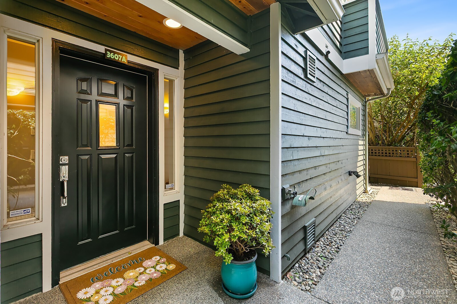 3607 22nd Avenue W, Seattle, WA 98199