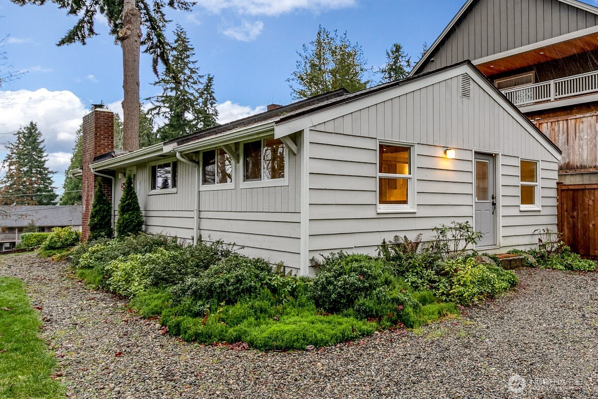 1140 NE Wing Point Way, Bainbridge Island, WA 98110