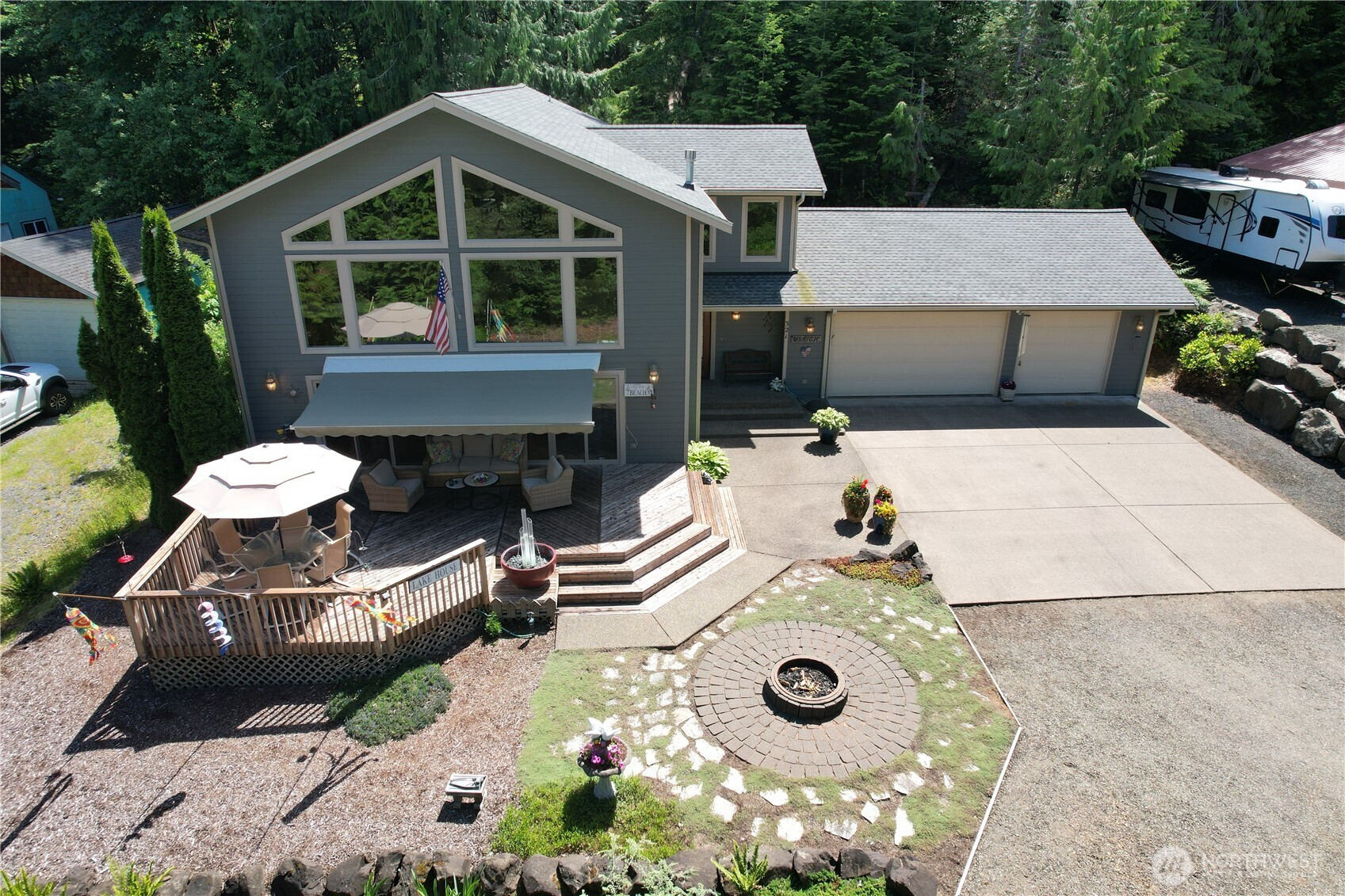 321 N Standstill Drive S, Hoodsport, WA 98548
