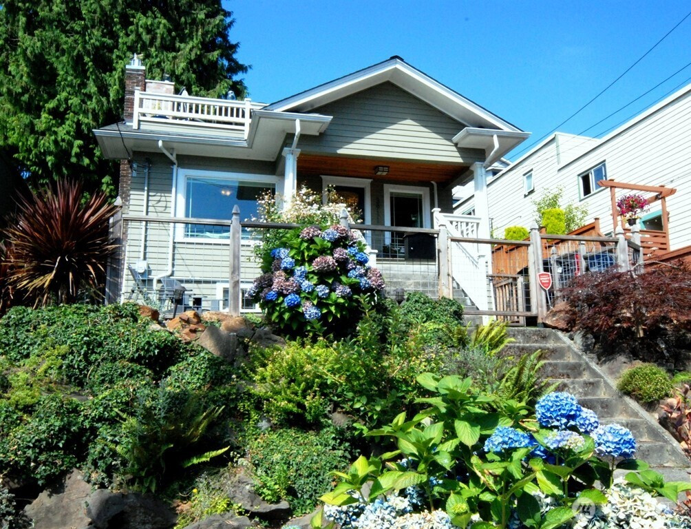 3911 1st Avenue NE, Seattle, WA 98105
