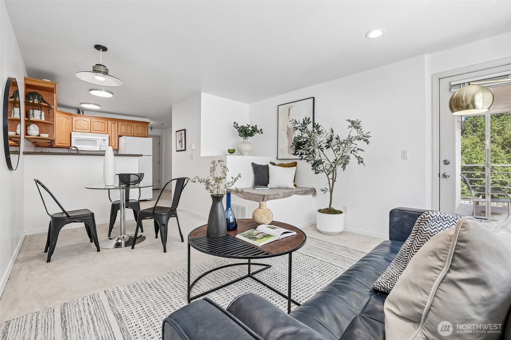 5624 Roosevelt Way NE, Seattle, WA 98105