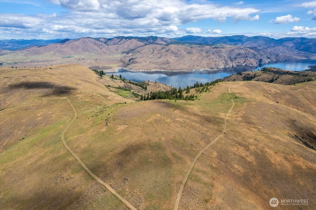 45000 Hanson Harbor Road N, Wilbur, WA 99185